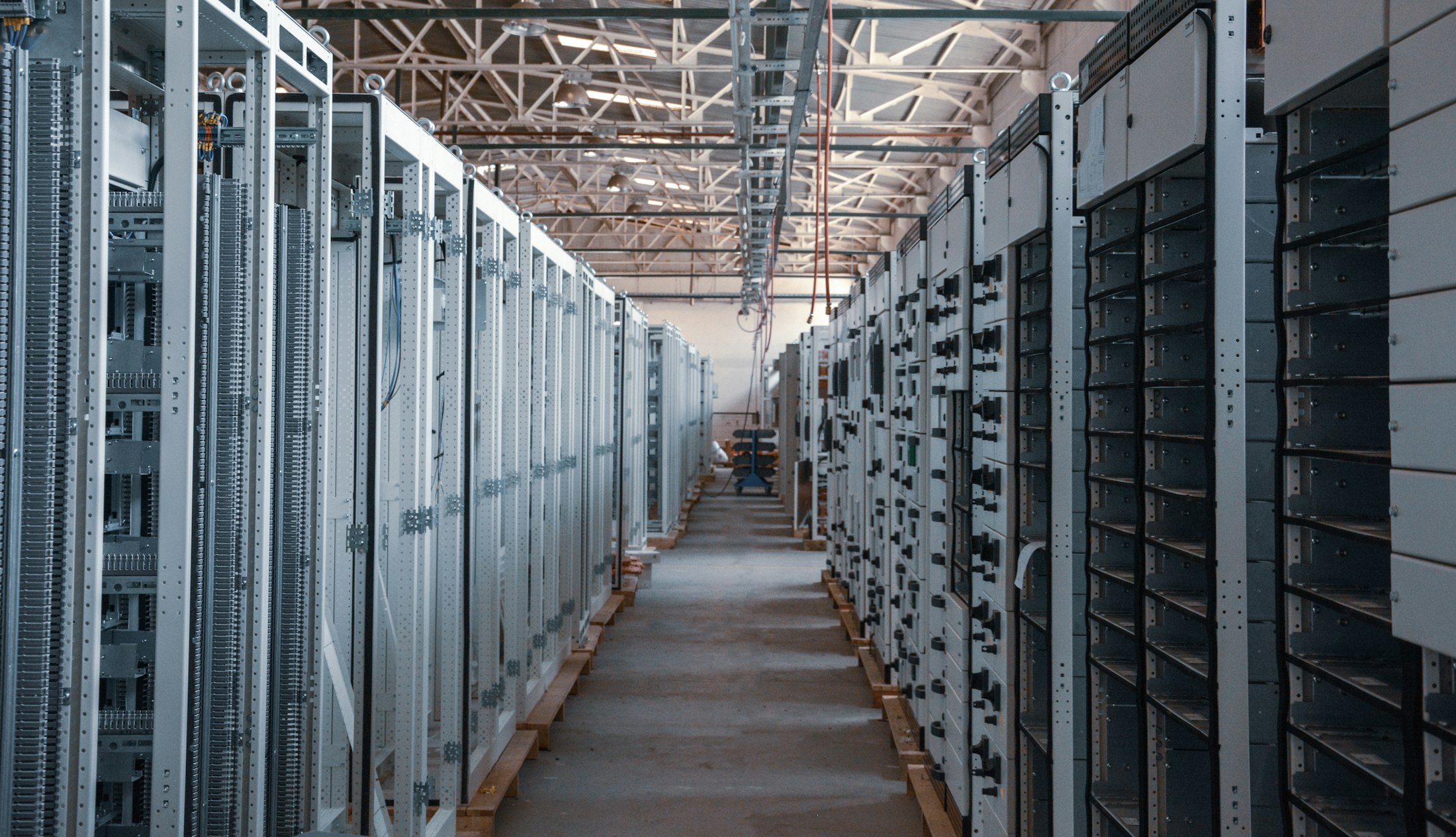 Enterprise server infrastructure supporting large-scale analytics operations